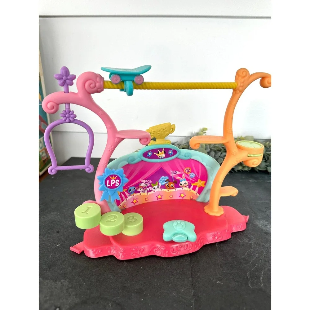 Littlest Pet Shop  Tricks N Talents playset 2006  LPS Hasbro